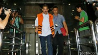 Farizal diperiksa sebagai tersangka terkait tindak pidana korupsi suap kasus penjualan gula tanpa SNI di Pengadilan Negeri Padang.