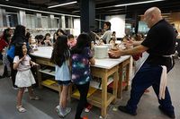 Begini Cara Chef Gino Membuat Anak-anak Betah Belajar Pasta