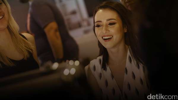 Throwback! Menawan Julie Estelle saat Pemotretan Celeb of The Month Throwback! Menawan Julie Estelle saat Pemotretan Celeb of The Month
