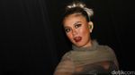 Bibir Merah Agnez Mo