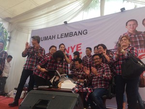 Ahok Diberi Buku Huruf Braille Berjudul Ahok