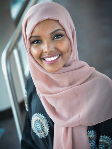 Foto: Ini Halima, Model Berhijab yang Tampil di Fashion Show Kanye West