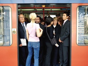 Tangkal Pelecehan Seksual di KRL, Perlukah Bekali Diri dengan Senjata?