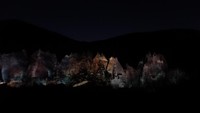 Liburan ke Turki, tepatnya di Cappadocia, traveler bisa menonton pertujukan cahaya yang keren. Pertunjukan ini dipentaskan di alam terbuka, dengan latar belakang pegunungan Cappadocia (Rois/detikTravel)