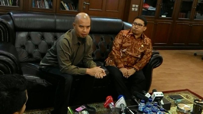 Dipolisikan Terkait Orasinya, Ahmad Dhani Curhat ke Fadli Zon