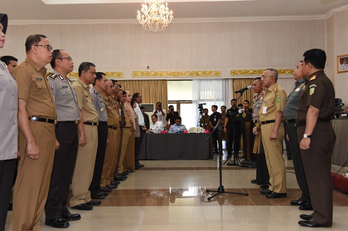 Gubernur Riau Kukuhkan Tim Saber Pungli Lintas Instansi