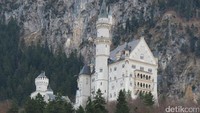 Ikon taman rekreasi Disneyland adalah istana Putri Tidur alias Sleeping Beauty. Siapa sangka kalau istana ini terinspirasi dari istana sungguhan bernama Neuschwanstein di Schwangau, Jerman (Fitraya/detikTravel)
