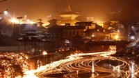 Perayaan Bala Chaturdasi dirayakan pada akhir November atau awal Desember di Kuil Pashupatinath yang terletak di Kathmandu, salah satu kuil tersuci Dewa Shiva. REUTERS/Navesh Chitrakar.