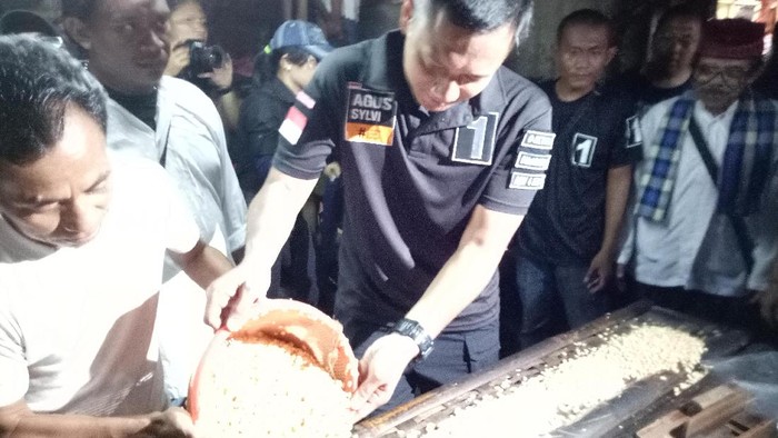 Sambangi Sentral Pembuatan Tempe, Agus Yudhoyono Catat Keluhan Perajin
