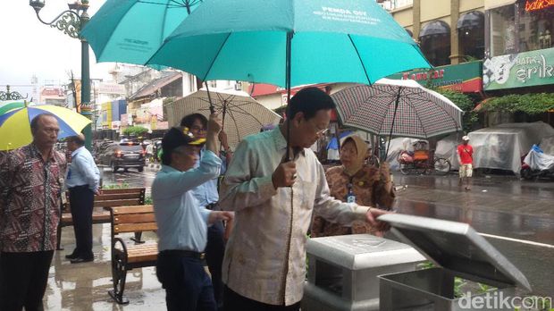 Sultan HB X Cek pedesterian Malioboro