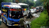 Terkait penanganan jalan nasional yang merupakan tanggung jawab pemerintah pusat, namun belum membuahkan hasil.