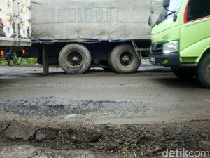 Jalan Berlubang, Pengendara Diimbau Berhati-hati Saat Masuk Wilayah Banyumas