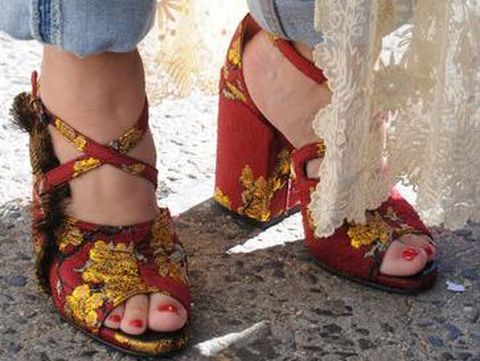 Alih-alih Gaun, Pengantin Ini Pakai Celana Jeans di Hari Pernikahannya