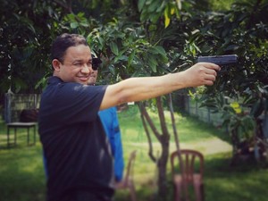 Ssstt... Anies Baswedan Ternyata Jago Tembak, Ini Buktinya
