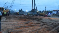 Kejadian selanjutnya terjadi pada hari Sabtu, tanggal 30 Desember 2017. Kontruksi girder proyek Pembangunan Jalan Tol Pemalang-Batang ambruk. Saat itu salah satu girder yang sudah berhasil ditaruh di atas bearing pad gagal bersandar ketika ditaruh di sisi lainnya. Alhasil beton girder jatuh. Namun tak ada korban jiwa dalam kejadian ini. (Tol Pemalang-Batang/Ardan Adhi Chandra)
