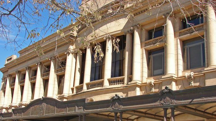 Pria Ini Mau Rampok Bank Tapi Salah Masuk Gedung