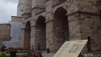 Foto: Hagia Sophia sangat direkomendasikan bagi wisatawan yang akan liburan ke Turki. Dari destinasi ini kita bisa belajar sejarah panjang bangsa Turki yang penuh dengan perjuangan (Rois Jajeli/detikTravel)
