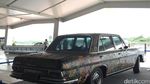 Mobil Antik yang Jadi Kanvas Lukisan di Terminal 3 Ultimate
