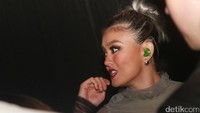 Agnez menghindar ketika ditanya soal rencana pernikahan. Foto: Gus Mun/detikHOT