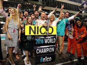 Jadi Juara Dunia, Rosberg: Danke Mama und Papa