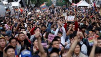Ribuan pendukung LGBT (lesbian, gay, biseksual, transgender) turun ke jalan melakukan aksi unjuk rasa di Taipei, Taiwan, Senin (28/11/2016). REUTERS/Tyrone Siu.