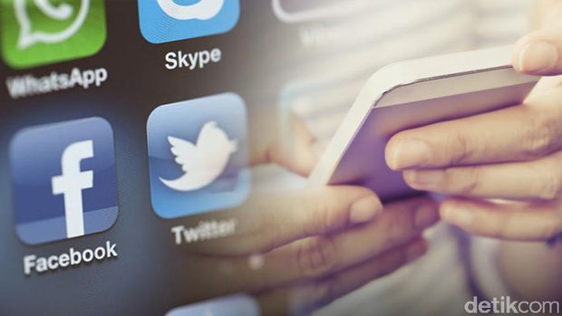 Psikologi di Balik <i>Upload</i> Foto Seksi di Medsos Seperti Sulli