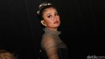Bibir Merah Agnez Mo