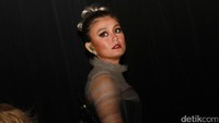 Dalam beberapa minggu ini, Agnez tampil dengan gaya rambut barunya. Foto: Gus Mun/detikHOT