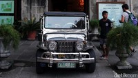 Ada satu transportasi unik dan jadi ciri khas Filipina. Namanya Jeepney, yang dulunya bekas mobil perang pada masa Perang Dunia II (Rachman/detikTravel)