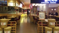 Sanukiseimen Mugimaru berada di Neo Soho Mall. Restoran dengan spesialisasi udon ini punya interior bergaya Jepang. Di sini pemesanan makanan memakai sistem self service. 
