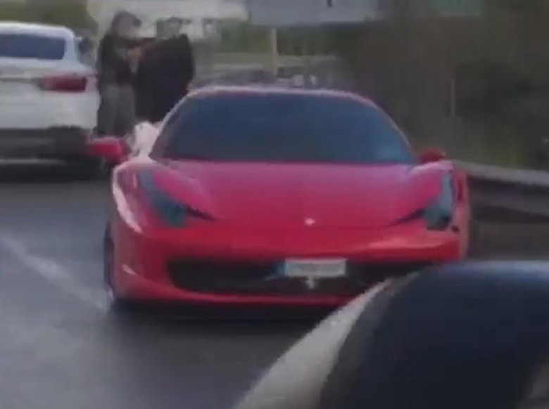Ferrari 458 Spider Neymar saat kecelakaan beberapa waktu lalu. Foto: Pool (Carscoops) Ferrari 458 Spider Neymar saat kecelakaan beberapa waktu lalu. Foto: Pool (Carscoops)