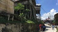 Ada banyak rumah yang usianya sudah ratusan tahun. Salah satu rumah yang telah ditempati hingga 4 generasi dan para penduduknya juga rata-rata berusia panjang mencapai 100 tahun (Esty/detikTravel)