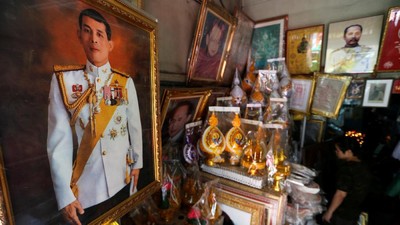 Pedagang Thailand Ramai Menjual Foto Putra Mahkota Maha Vajiralongkorn