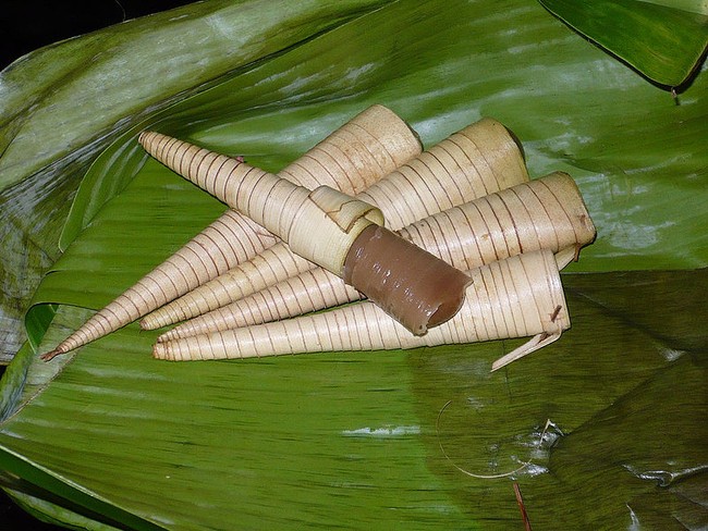 Clorot dan Lampu-lampu, Kue Basah Berbalut Daun hingga Wangi Aromanya