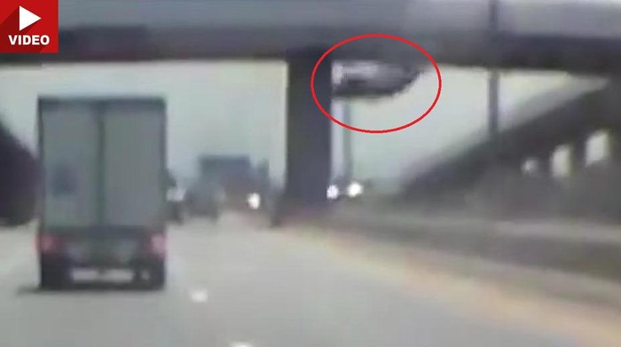 Mobil Terjun ke Jalan Tol dari Ketinggian 9 Meter