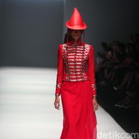 Koleksi Didi kali ini memasukan unsur budaya jawa dengan warna emas agar terkesan lebih anggun. [Foto: Mohammad Abduh/Wolipop]