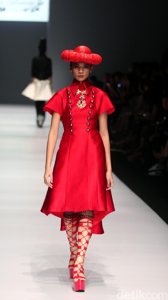 Koleksi Didi kali ini memasukan unsur budaya jawa dengan warna emas agar terkesan lebih anggun. [Foto: Mohammad Abduh/Wolipop]