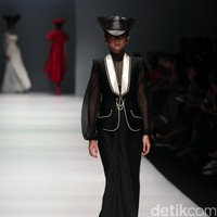 Koleksi Didi kali ini memasukan unsur budaya jawa dengan warna emas agar terkesan lebih anggun. [Foto: Mohammad Abduh/Wolipop]