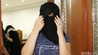 Tidak memiliki bukti paspor, mereka akan dideportasi kenegara asal.