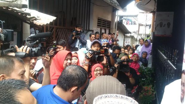 Sandiaga Kampanye di Gang Sempit, Warga Grogol Petamburan Minta Maaf