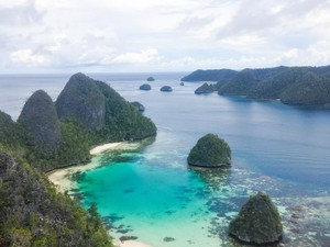 Indonesia Timur Memang Ajaib, Tapi...