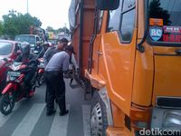 Truk Rem Blong Tabrak Belasan Kendaraan di Semarang