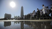 Mereka rela datang lebih pagi sekitar pukul 04.00 pagi waktu setempat untuk acara tersebut. REUTERS/Carlos Barria.