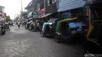 Yang serupa dengan Tricycle adalah Pedicab atau di Indonesia disebut becak. Kalau Tricycle pakai motor, sementara Pedicab menggunakan kekuatan kaki seperti becak (Rachman/detikTravel)