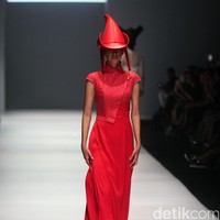 Koleksi Didi kali ini memasukan unsur budaya jawa dengan warna emas agar terkesan lebih anggun. [Foto: Mohammad Abduh/Wolipop]