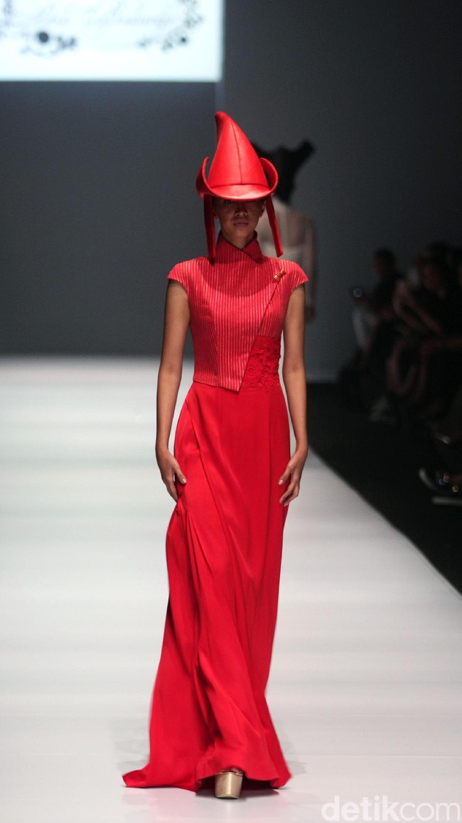 Koleksi Didi kali ini memasukan unsur budaya jawa dengan warna emas agar terkesan lebih anggun. [Foto: Mohammad Abduh/Wolipop]