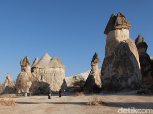 Unik! Ada Batu Cerobong Asap hingga Unta di Turki