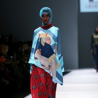Rancangan Lutfiah Ibrahim Saleh yang menampilkan Koleksi Lusense Krisdayanti mengangkat tema Magical City di Jakarta Fashion Week 2017. Senayan City. Jakarta. [Foto: Mohammad Abduh/Wolipop]