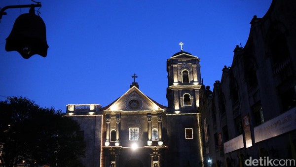 Melihat Gereja Tua San Agustin di Manila