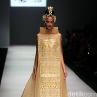 Koleksi Didi kali ini memasukan unsur budaya jawa dengan warna emas agar terkesan lebih anggun. [Foto: Mohammad Abduh/Wolipop]